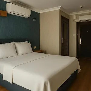 Hotel Red